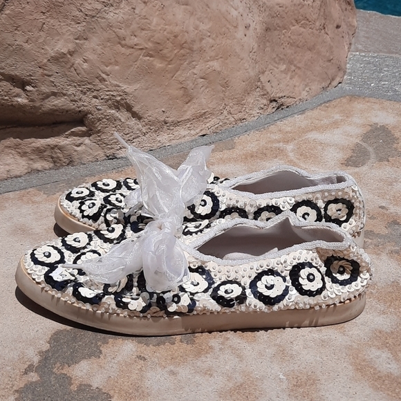Chinese Laundry 7.5 white black sequin sneakers - Picture 3 of 13